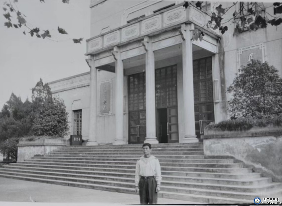 甲板上我弹起吉他