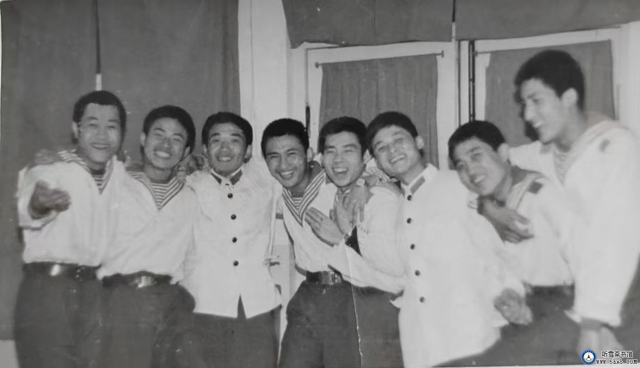 甲板上我弹起吉他