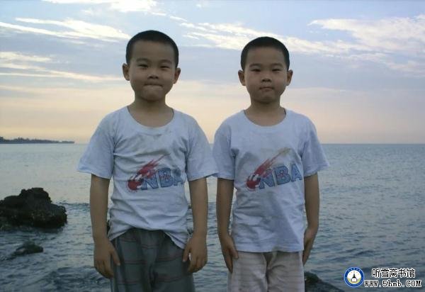 “00后”双胞胎!一个“千里眼”,一个“顺风耳” “00后”双胞胎!一个“千里眼”,一个“顺风耳”